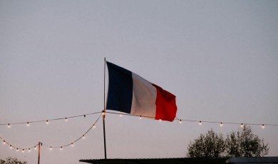 How Editing and Proofreading Protect French News Integrity